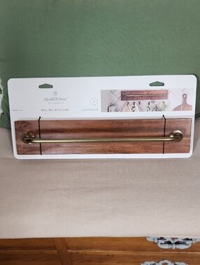HEARTH&HANDwith MAGNOLIA wall rail with clips